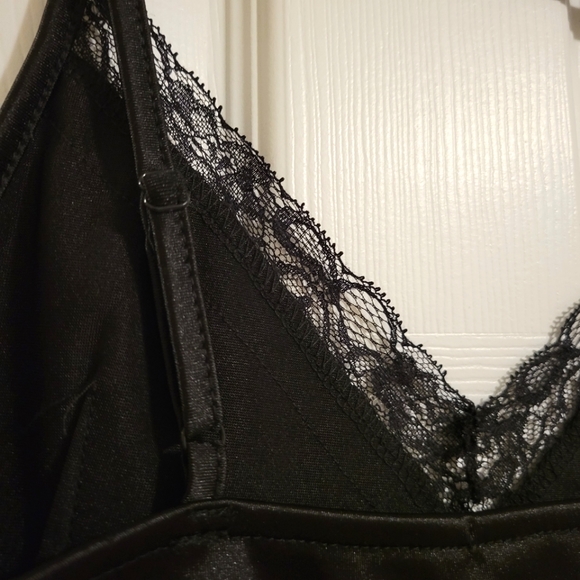 BNWOT silk feel lace top - Picture 4 of 6